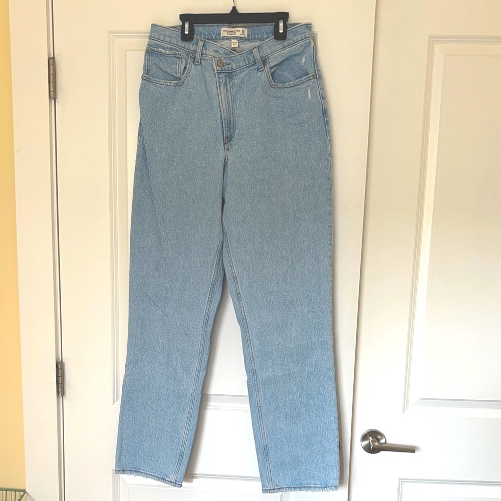 Abercrombie & Fitch Women's Light Blue Straight Leg Jeans
